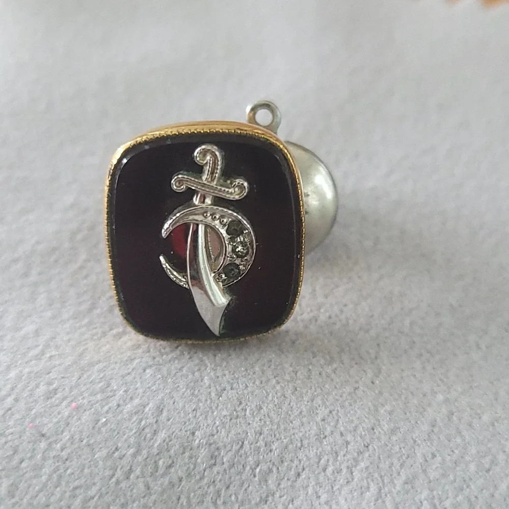 Vintage Masonic Shriners Scimitar Crescent Moon Enamel Tie Tack Lapel Pin